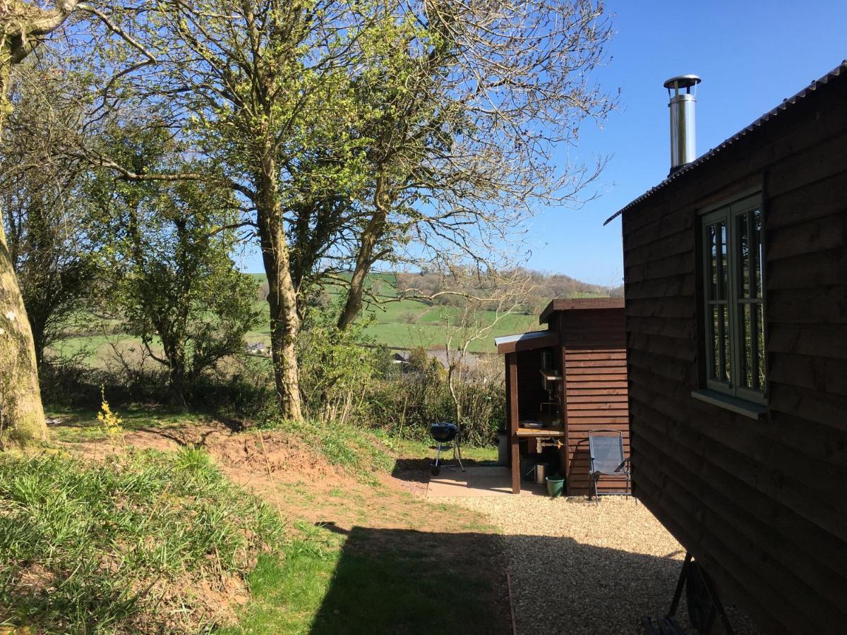 The Shepherds Hut At The Shippen, Tiphayes Honiton Exterior foto
